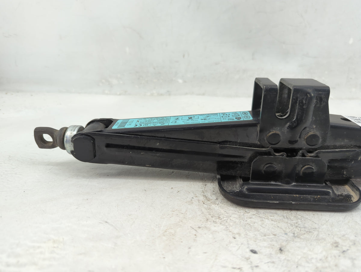 2019 Hyundai Elantra Spare Scissor Car Jack 1396471 - Oemusedautoparts1.com