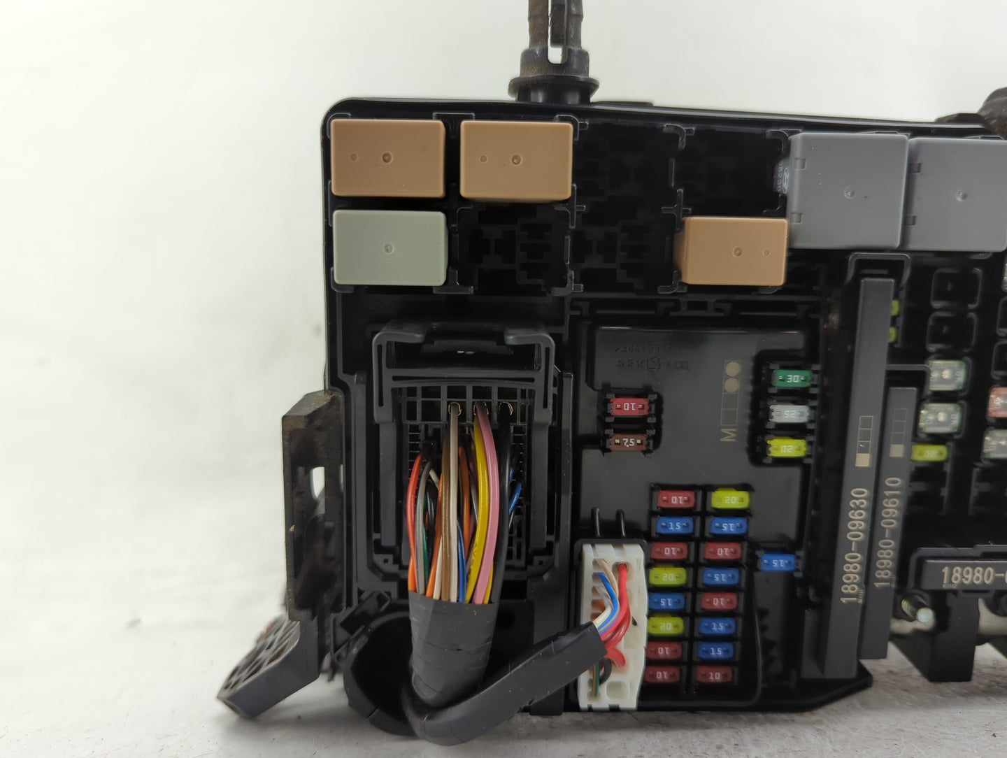 2019-2020 Hyundai Elantra Fusebox Fuse Box Panel Relay Module P/N:91260-F2270 Fits Fits 2019 2020 OEM Used Auto Parts - Oemu