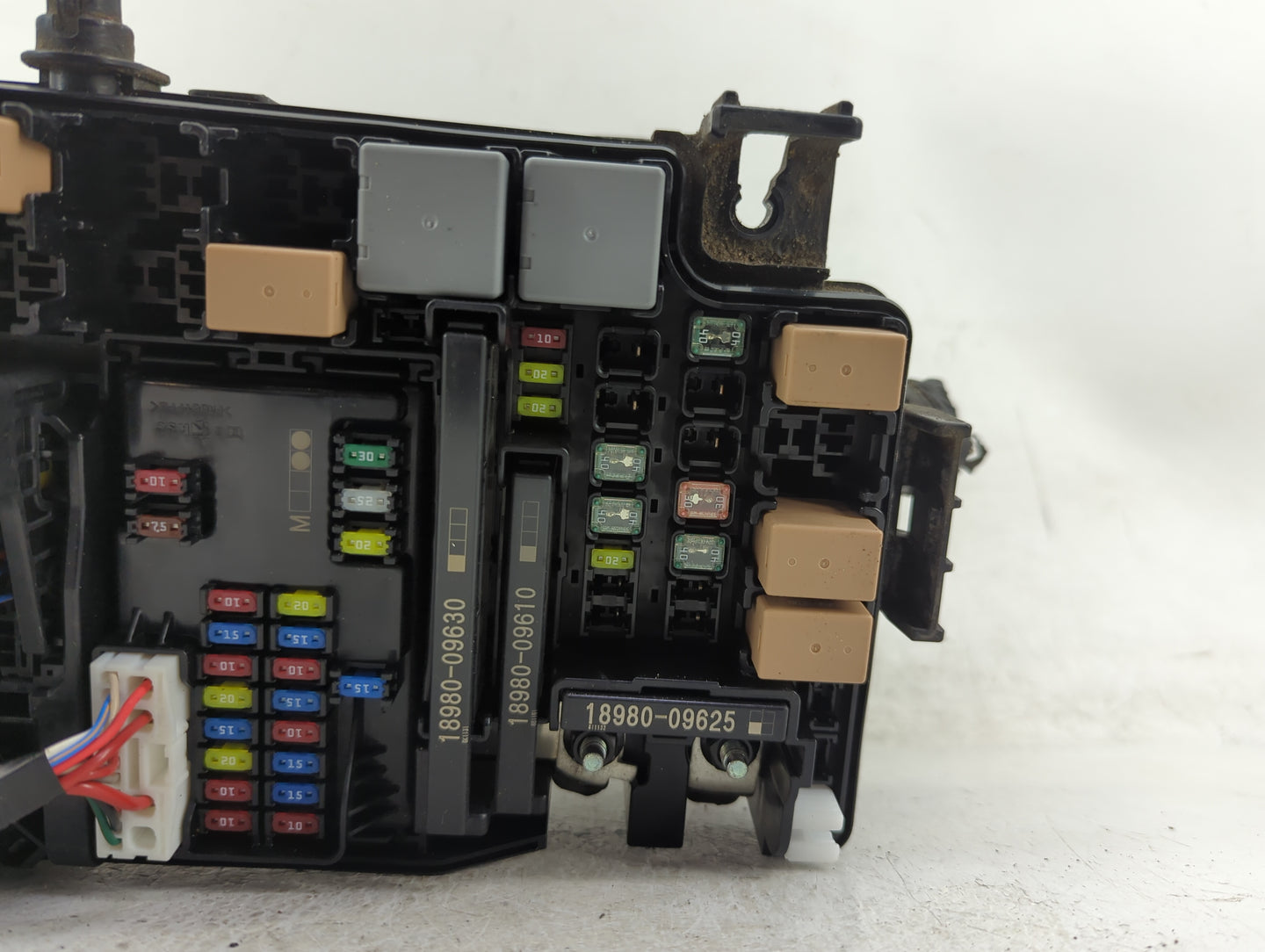 2019-2020 Hyundai Elantra Fusebox Fuse Box Panel Relay Module P/N:91260-F2270 Fits Fits 2019 2020 OEM Used Auto Parts - Oemu