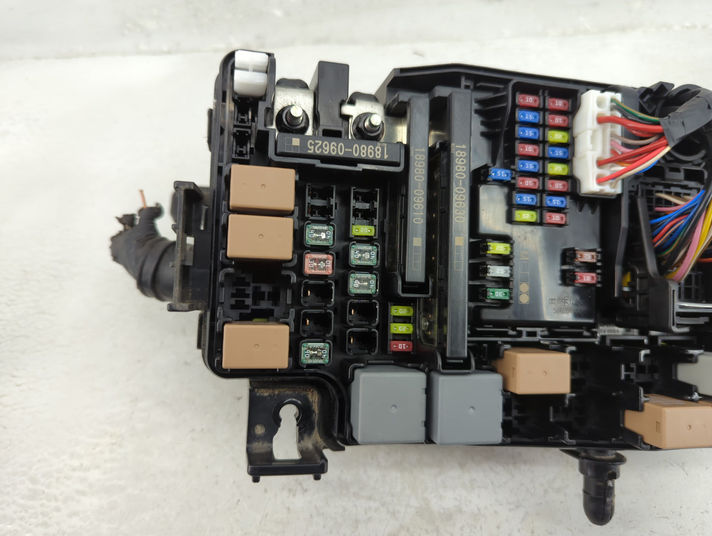 2019-2020 Hyundai Elantra Fusebox Fuse Box Panel Relay Module P/N:91956-F2025 Fits Fits 2019 2020 OEM Used Auto Parts - Oemu