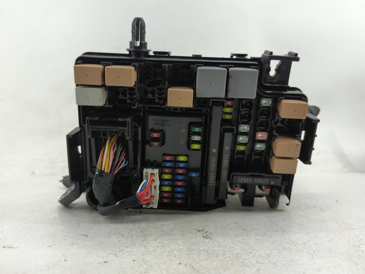 2019-2020 Hyundai Elantra Fusebox Fuse Box Panel Relay Module P/N:91260 F2270 Fits Fits 2019 2020 OEM Used Auto Parts - Oemu