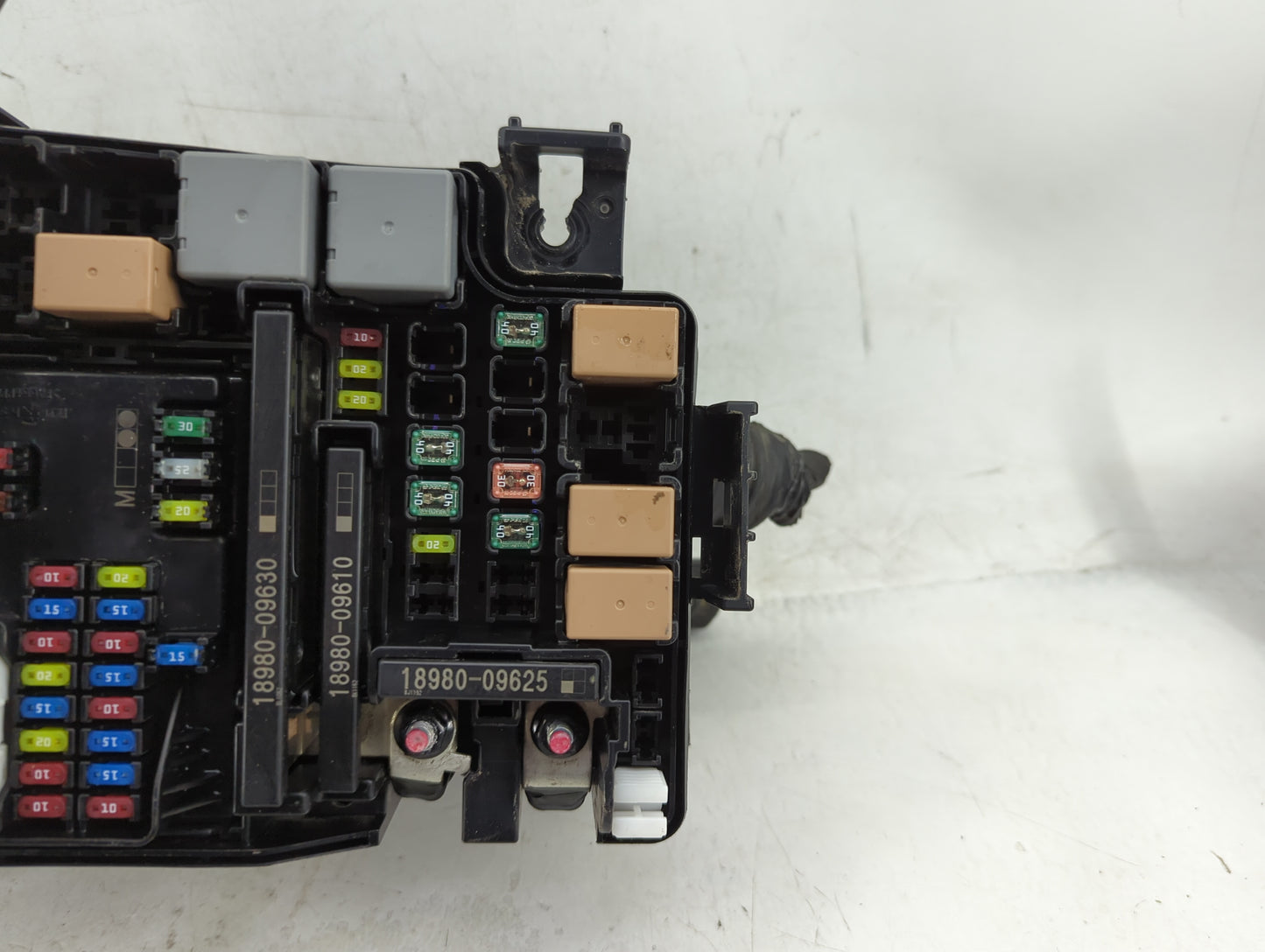 2019-2020 Hyundai Elantra Fusebox Fuse Box Panel Relay Module P/N:91260 F2270 Fits Fits 2019 2020 OEM Used Auto Parts - Oemu