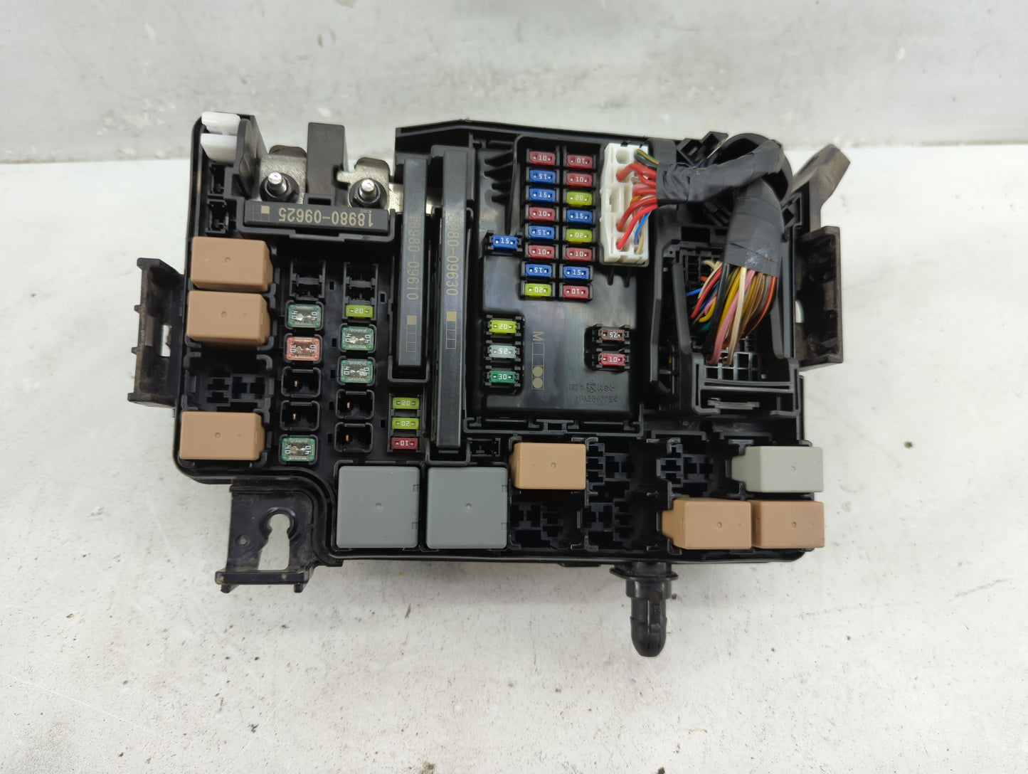 2019-2020 Hyundai Elantra Fusebox Fuse Box Panel Relay Module Fits Fits 2019 2020 OEM Used Auto Parts - Oemusedautoparts1.co