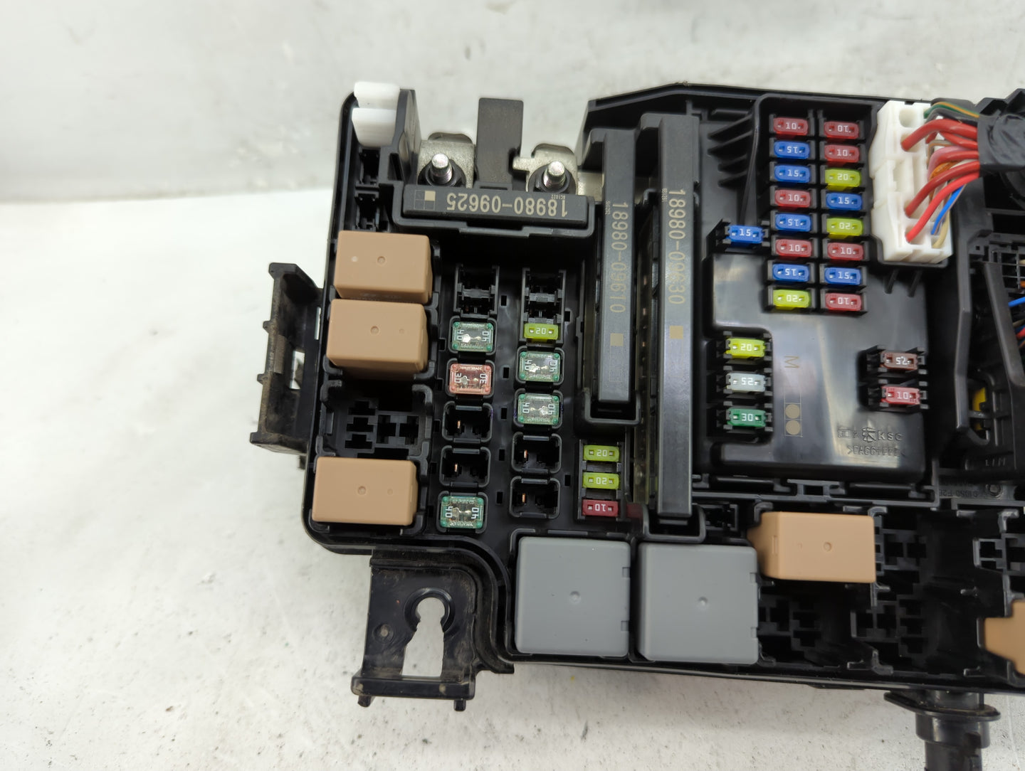 2019-2020 Hyundai Elantra Fusebox Fuse Box Panel Relay Module Fits Fits 2019 2020 OEM Used Auto Parts - Oemusedautoparts1.co