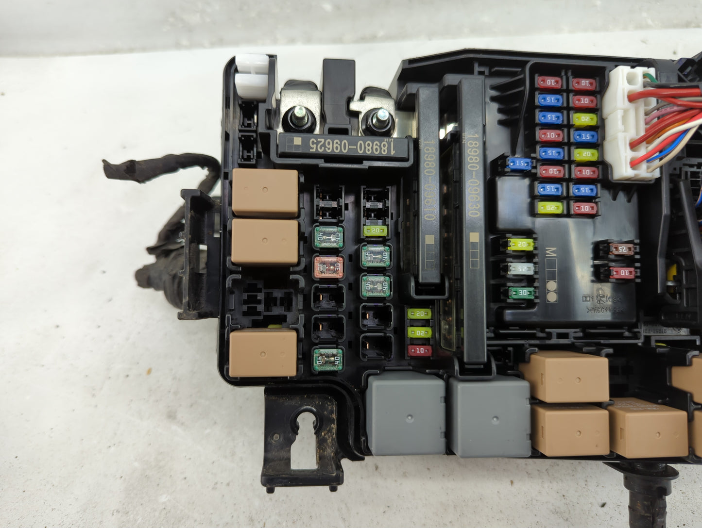 2019-2020 Hyundai Elantra Fusebox Fuse Box Panel Relay Module P/N:91260-F2290 Fits Fits 2019 2020 OEM Used Auto Parts - Oemu