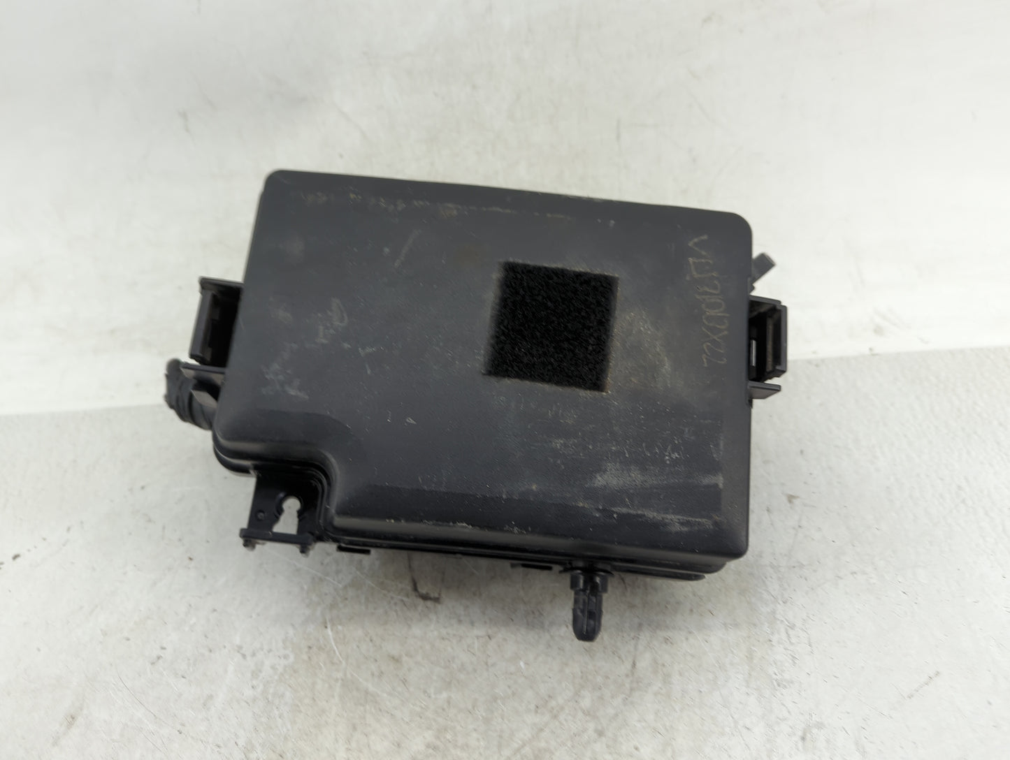2019-2020 Hyundai Elantra Fusebox Fuse Box Panel Relay Module P/N:91260 F2270 Fits Fits 2019 2020 OEM Used Auto Parts - Oemu
