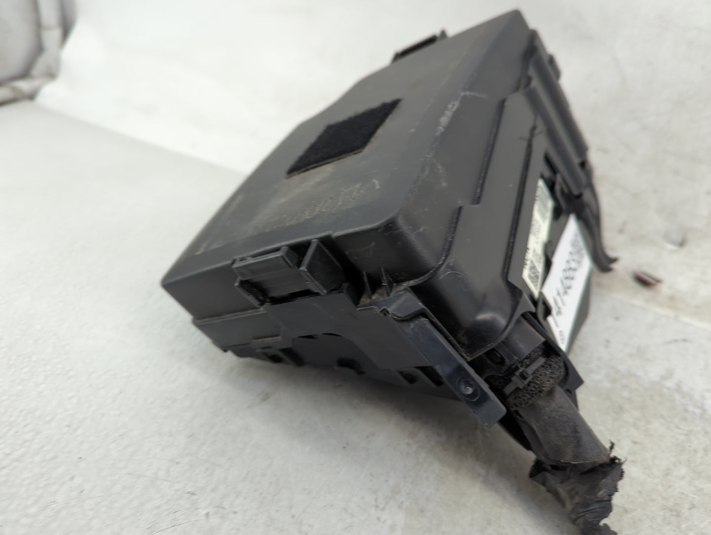 2019-2020 Hyundai Elantra Fusebox Fuse Box Panel Relay Module P/N:91260 F2270 Fits Fits 2019 2020 OEM Used Auto Parts - Oemu
