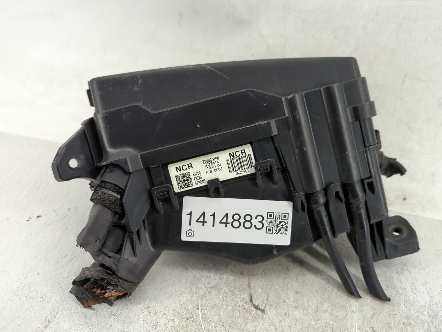 2019-2020 Hyundai Elantra Fusebox Fuse Box Panel Relay Module P/N:91260 F2270 Fits Fits 2019 2020 OEM Used Auto Parts - Oemu
