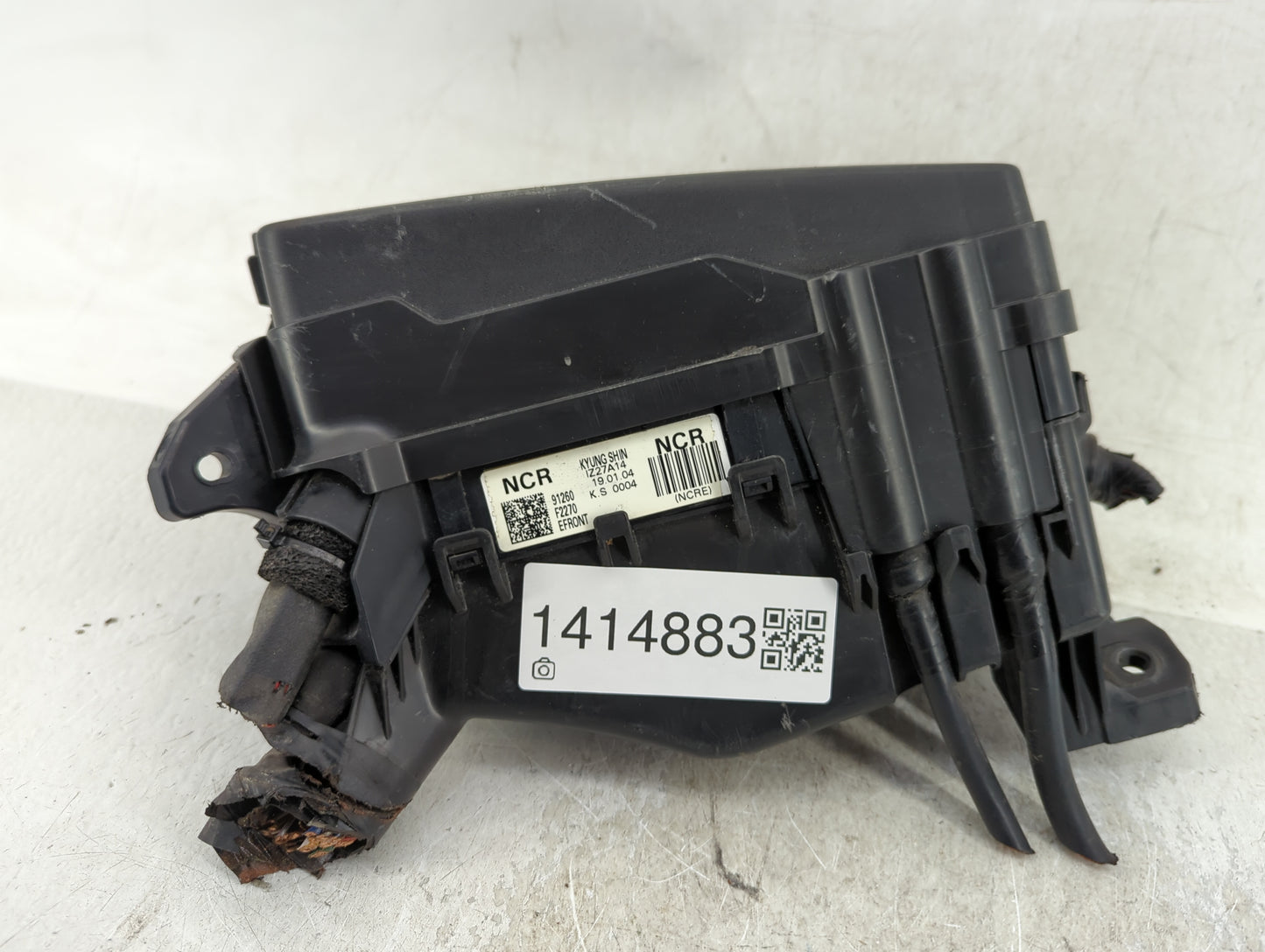 2019-2020 Hyundai Elantra Fusebox Fuse Box Panel Relay Module P/N:91260 F2270 Fits Fits 2019 2020 OEM Used Auto Parts - Oemu
