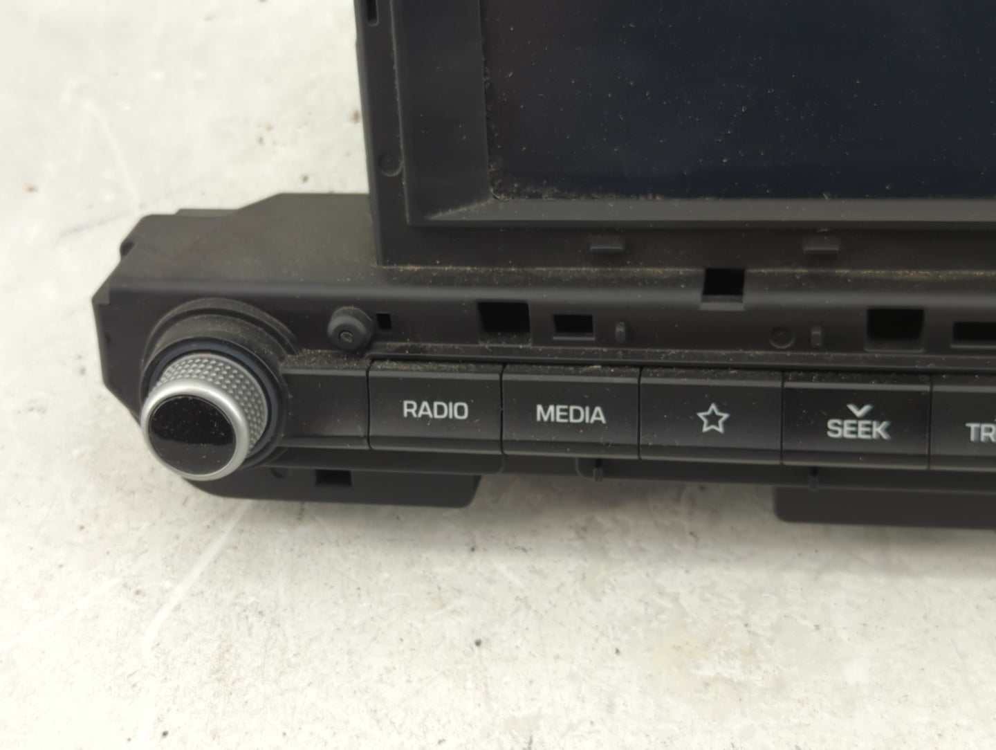 2019-2020 Hyundai Elantra Radio AM FM Cd Player Receiver Replacement P/N:96160-F2UA0SSH Fits Fits 2019 2020 OEM Used Auto Pa