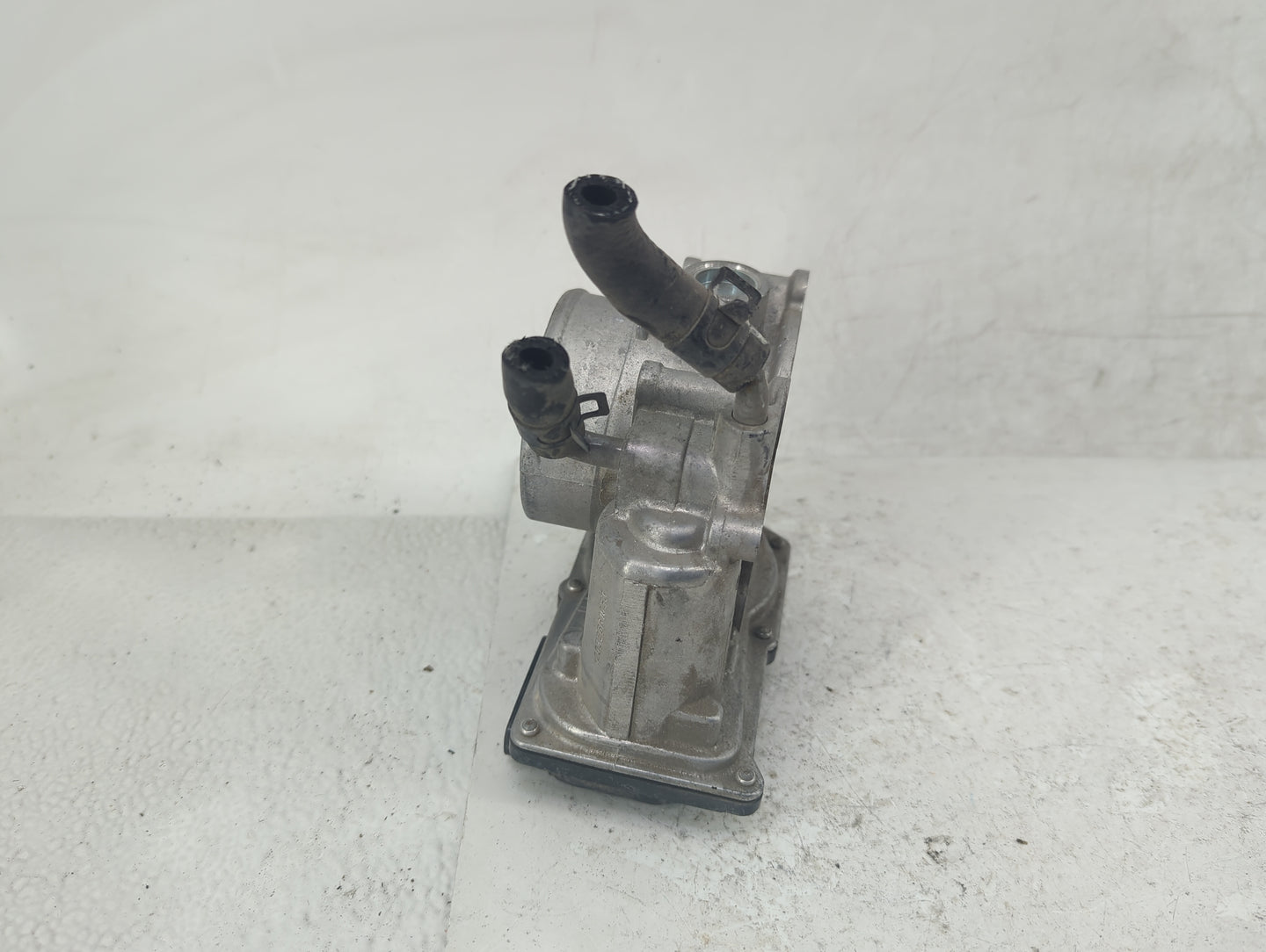 2011-2020 Hyundai Elantra Throttle Body P/N:35100-2E000 Fits Fits 2011 2012 2013 2014 2015 2016 2017 2018 2019 2020 2021 OEM