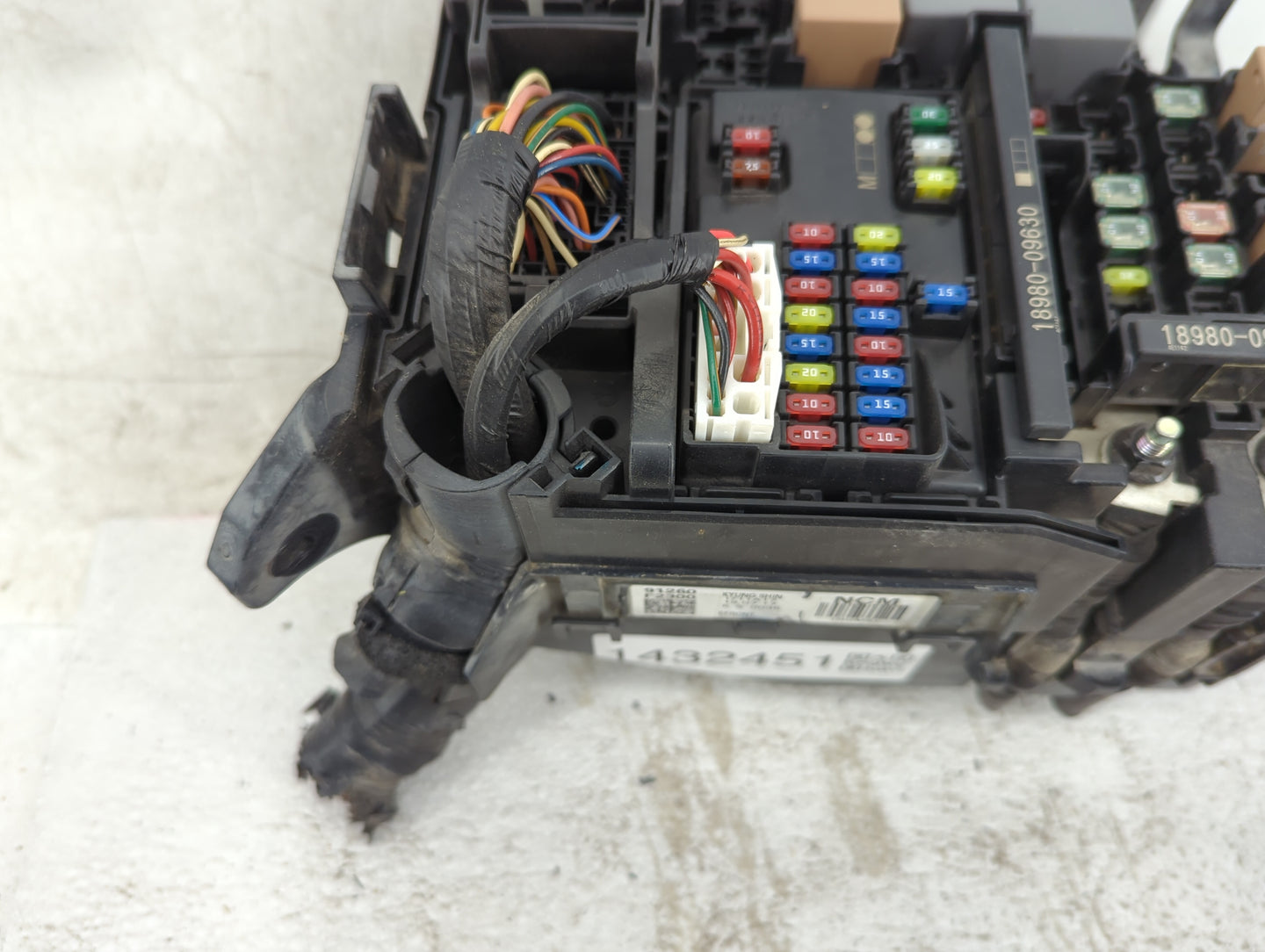 2019-2020 Hyundai Elantra Fusebox Fuse Box Panel Relay Module P/N:91260F2300 18980-09630, 18980-09625 Fits Fits 2019 2020 OE