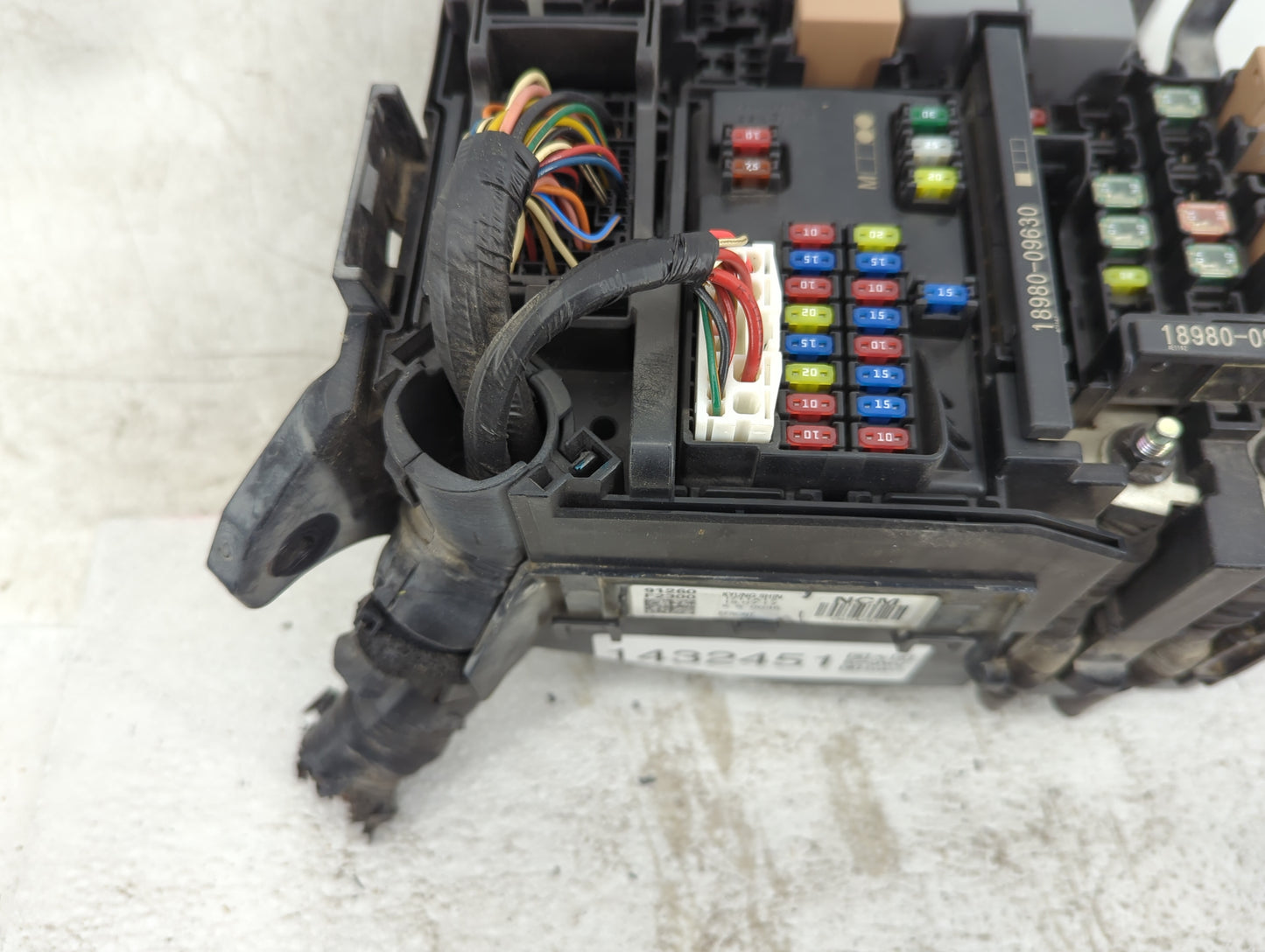 2019-2020 Hyundai Elantra Fusebox Fuse Box Panel Relay Module P/N:91260F2300 18980-09630, 18980-09625 Fits Fits 2019 2020 OE