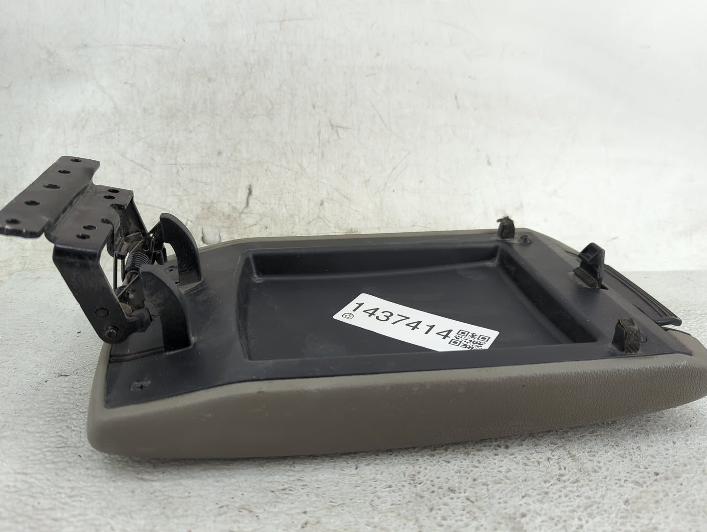 2019 Hyundai Elantra Center Console Armrest Cover Lid Fits OEM Used Auto Parts - Oemusedautoparts1.com