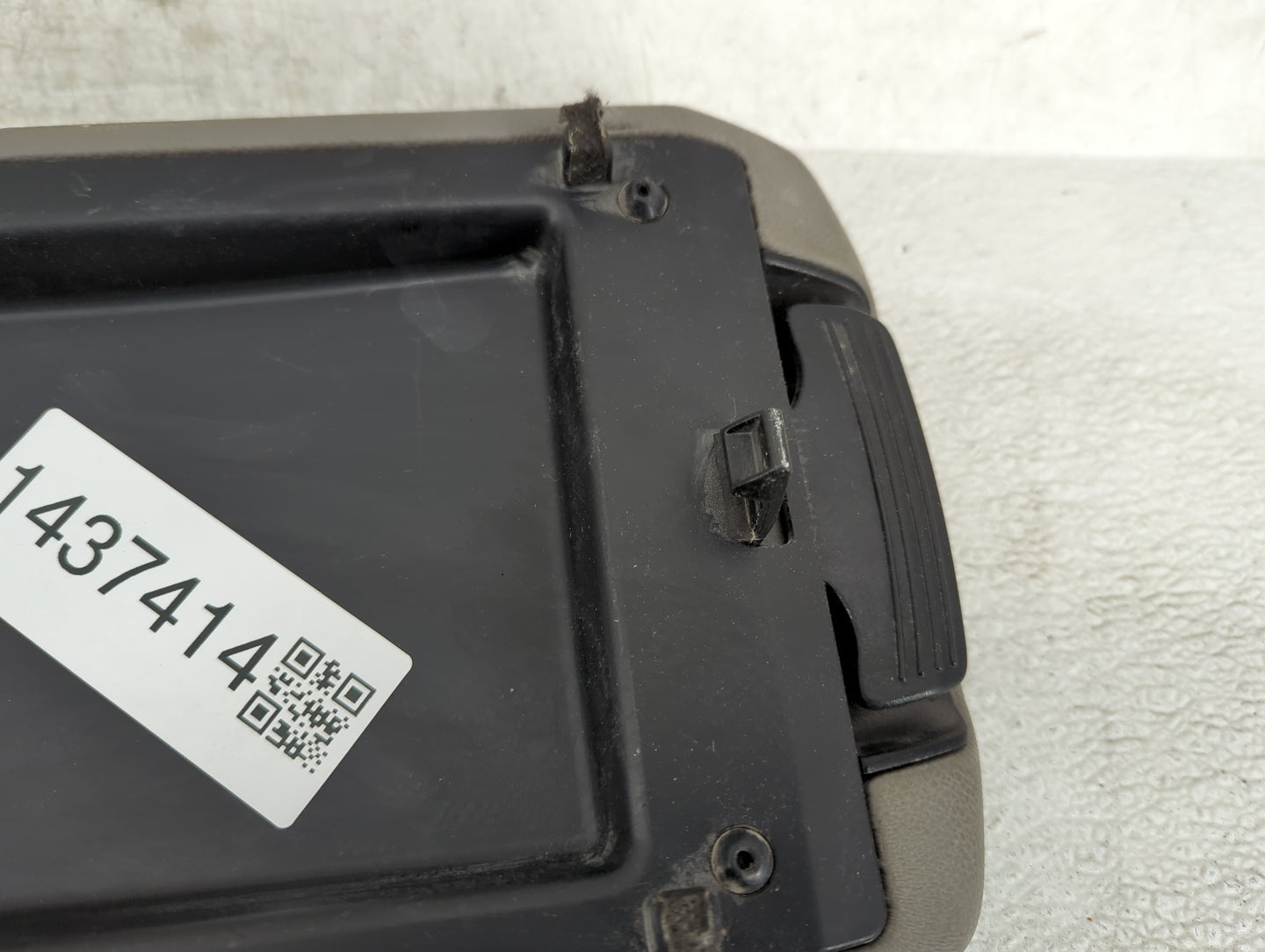 2019 Hyundai Elantra Center Console Armrest Cover Lid Fits OEM Used Auto Parts - Oemusedautoparts1.com