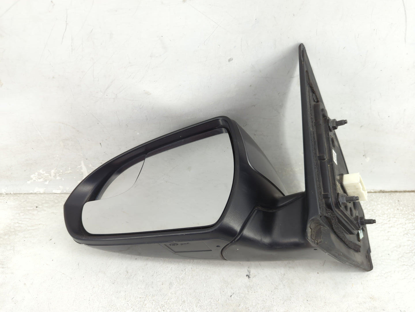 2017-2020 Hyundai Elantra Driver Side View Mirror - Left Door Mirror OEM Used - Oemusedautoparts1.com