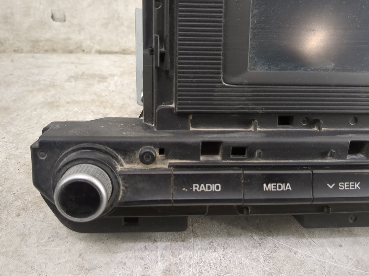 2019-2020 Hyundai Elantra Radio AM FM Cd Player Receiver Replacement P/N:96180-F2UA0 Fits Fits 2019 2020 OEM Used Auto Parts