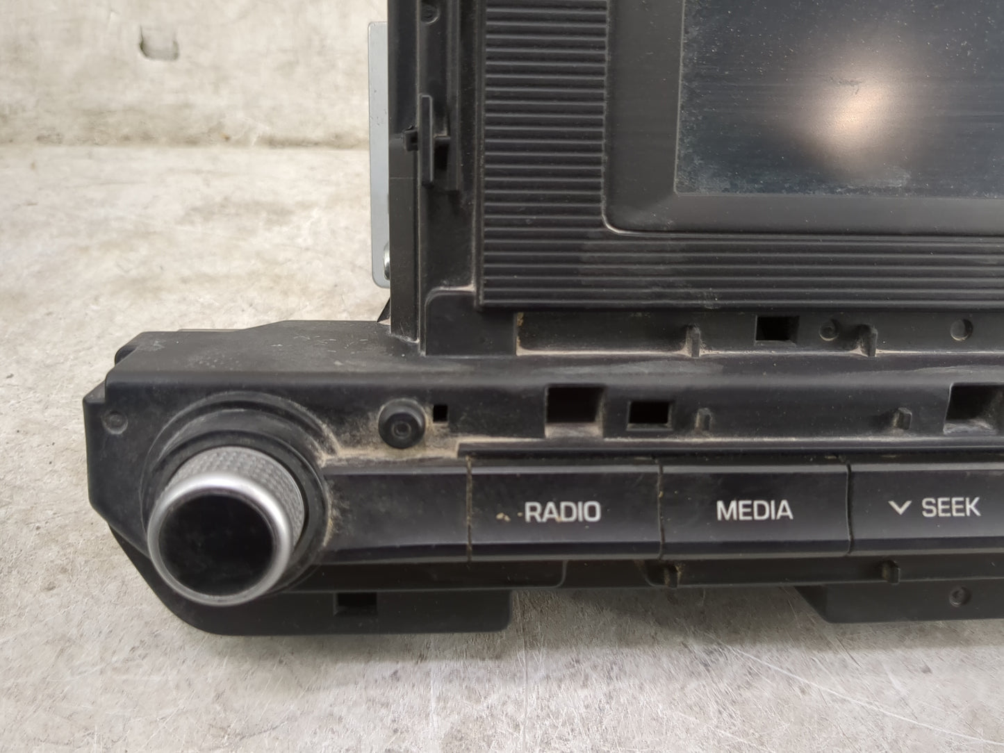 2019-2020 Hyundai Elantra Radio AM FM Cd Player Receiver Replacement P/N:96180-F2UA0 Fits Fits 2019 2020 OEM Used Auto Parts