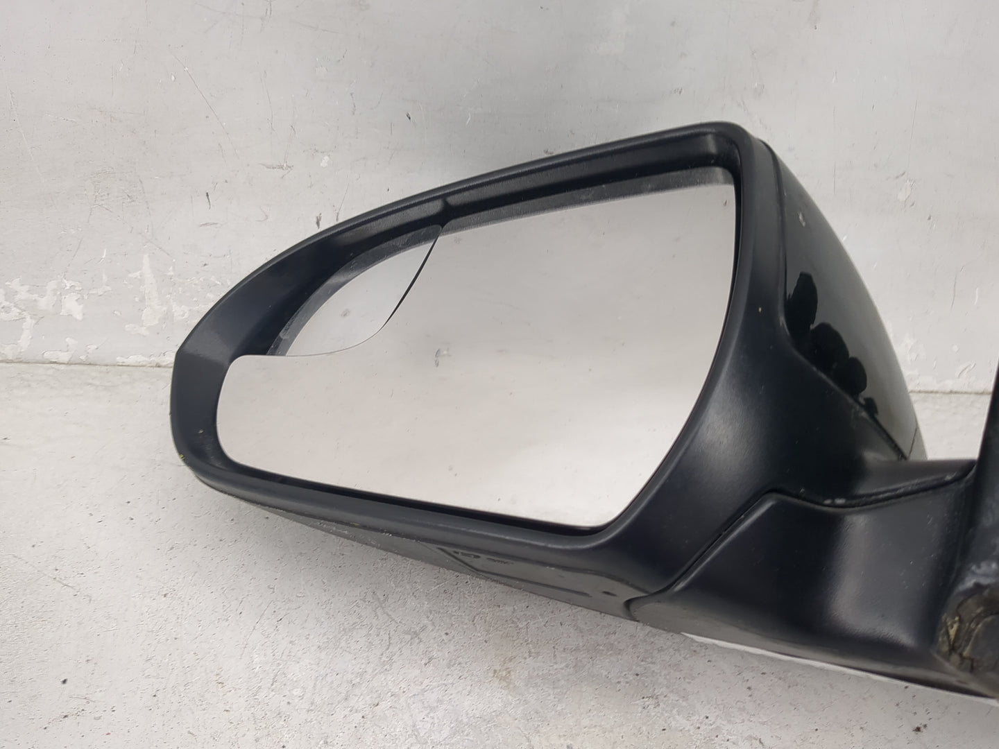 2017-2020 Hyundai Elantra Driver Side View Mirror - Left Door Mirror OEM Used - Oemusedautoparts1.com