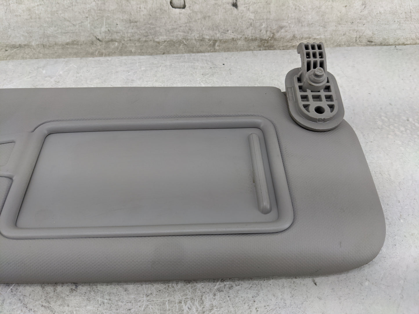 2017-2020 Hyundai Elantra Sun Visor Shade Replacement Passenger Right Mirror Fits Fits 2017 2018 2019 2020 OEM Used Auto Par