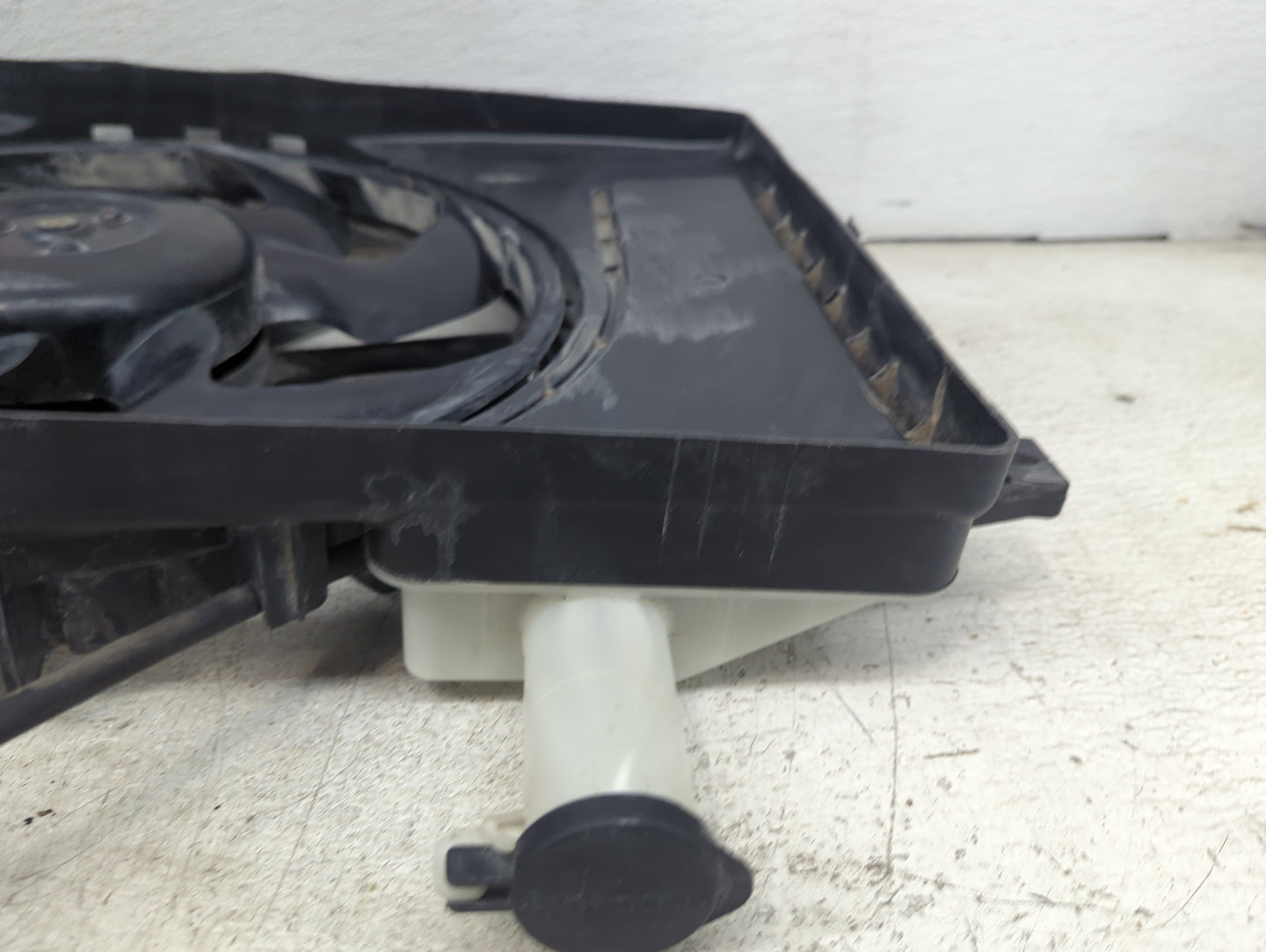 2019-2020 Hyundai Elantra Electric Radiator Cooling Fan Motor Assembly Fits Fits 2019 2020 2021 2022 OEM Used Auto Parts - O