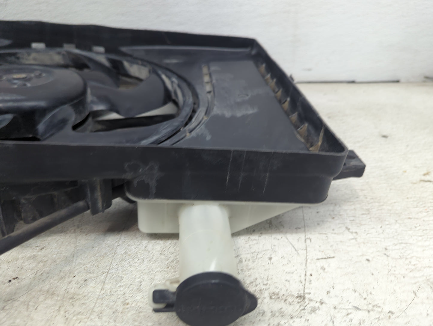 2019-2020 Hyundai Elantra Electric Radiator Cooling Fan Motor Assembly Fits Fits 2019 2020 2021 2022 OEM Used Auto Parts - O