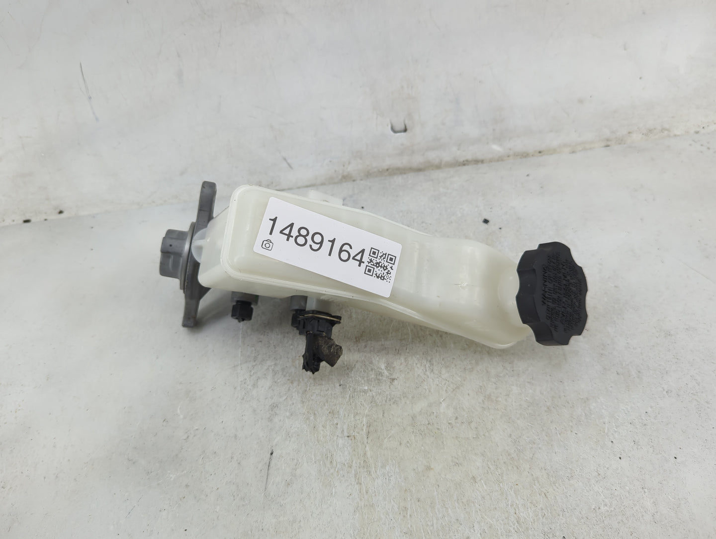 2017-2019 Hyundai Elantra Brake Master Cylinder 1489164 - Oemusedautoparts1.com