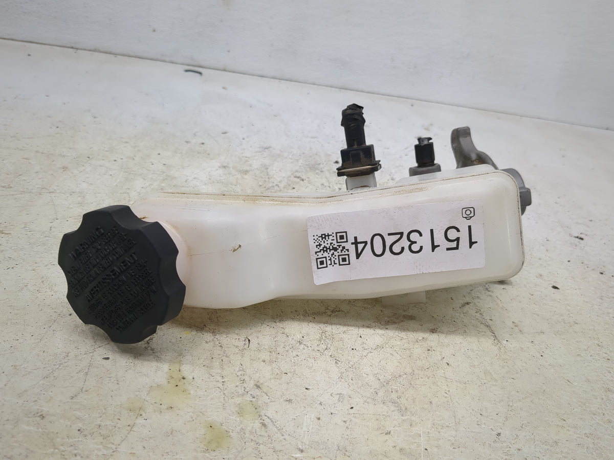 2017-2019 Hyundai Elantra Brake Master Cylinder 1513204 - Oemusedautoparts1.com