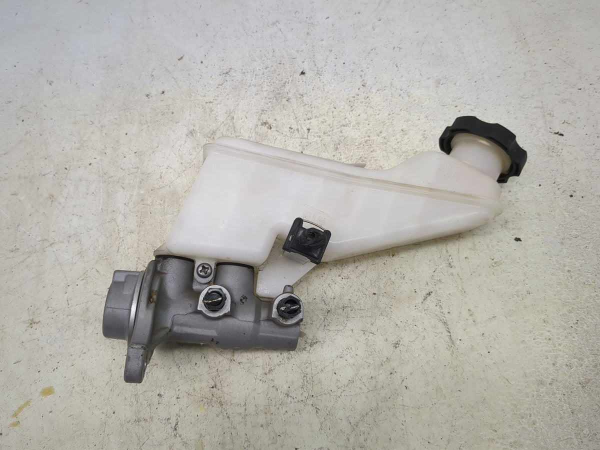 2017-2019 Hyundai Elantra Brake Master Cylinder 1513204 - Oemusedautoparts1.com