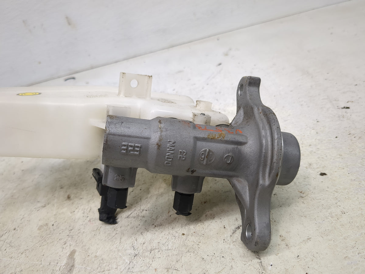 2017-2019 Hyundai Elantra Brake Master Cylinder 1513204 - Oemusedautoparts1.com