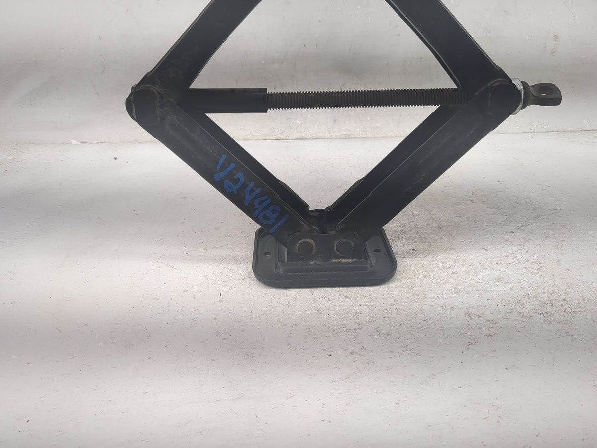 2019 Hyundai Elantra Spare Scissor Car Jack 1519651 - Oemusedautoparts1.com