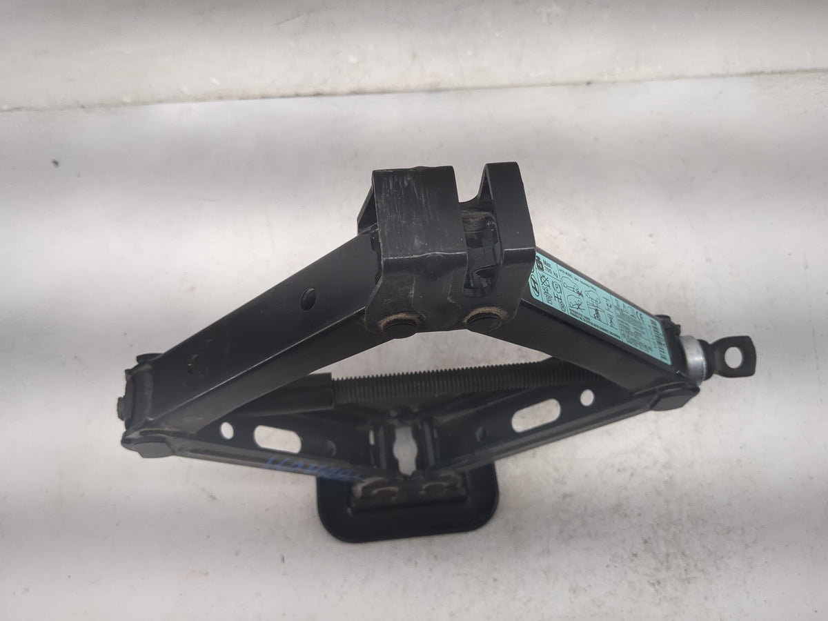 2019 Hyundai Elantra Spare Scissor Car Jack 1519651 - Oemusedautoparts1.com