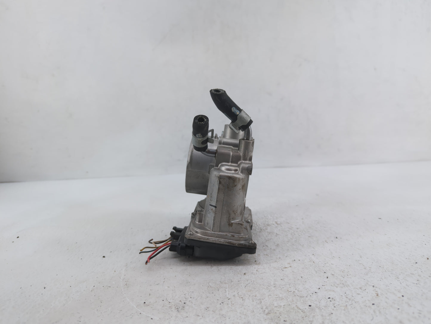 2011-2018 Hyundai Elantra Throttle Body P/N:35100-2E000 1302150124 Fits Fits 2011 2012 2013 2014 2015 2016 2017 2018 2019 OE