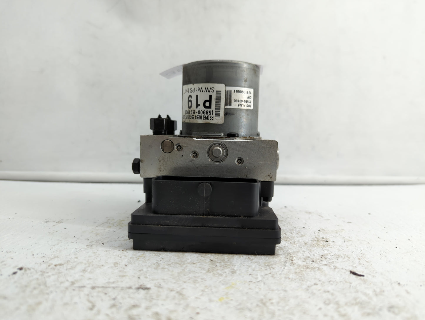2019 Hyundai Elantra ABS Pump Control Module Replacement P/N:61589-43100 Fits OEM Used Auto Parts - Oemusedautoparts1.com