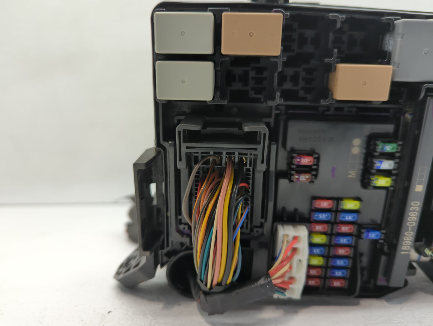 2019-2020 Hyundai Elantra Fusebox Fuse Box Panel Relay Module P/N:91210FAA00AA Fits Fits 2019 2020 OEM Used Auto Parts - Oem