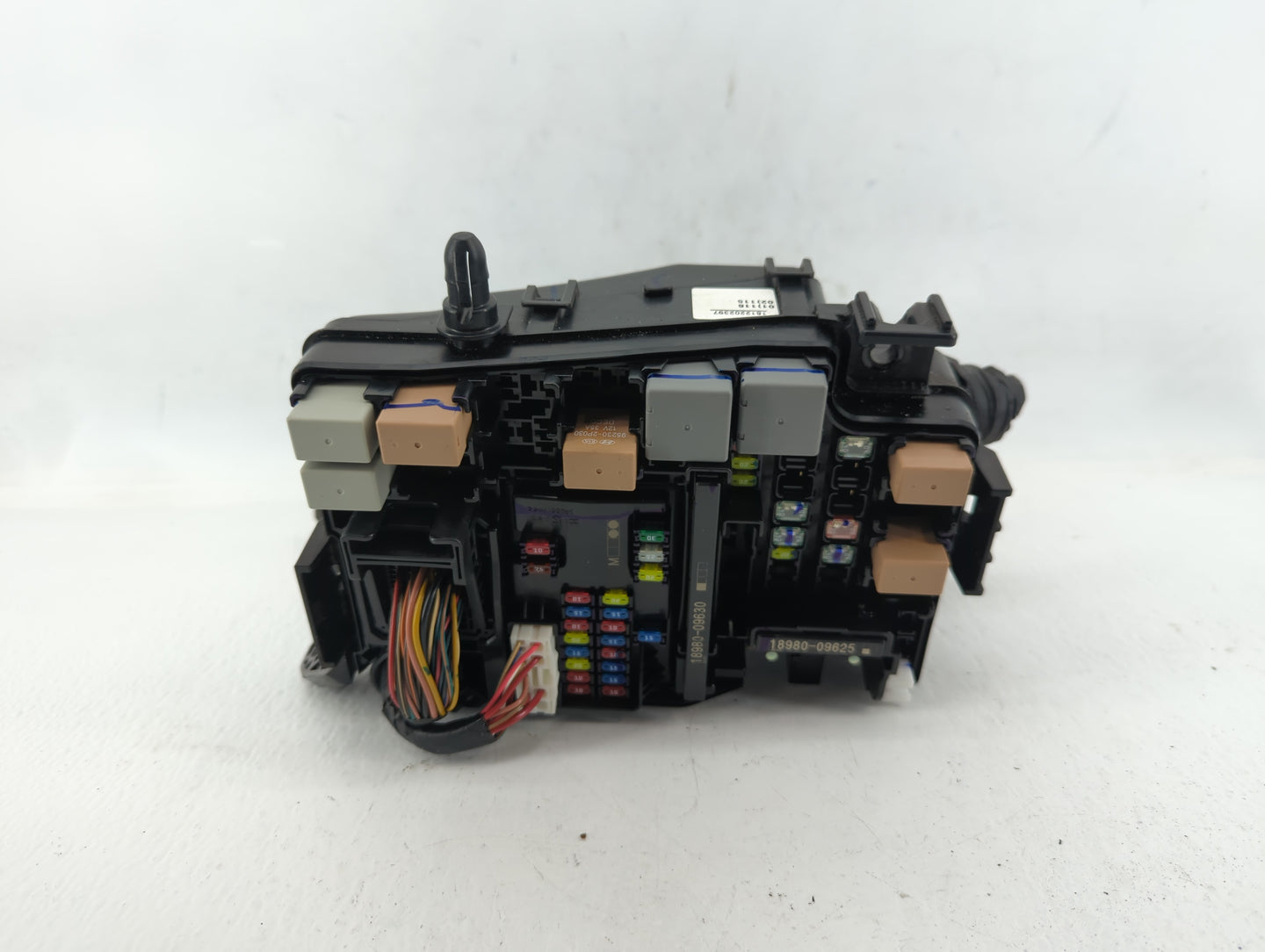 2019-2020 Hyundai Elantra Fusebox Fuse Box Panel Relay Module P/N:91210F3300AA Fits Fits 2019 2020 OEM Used Auto Parts - Oem