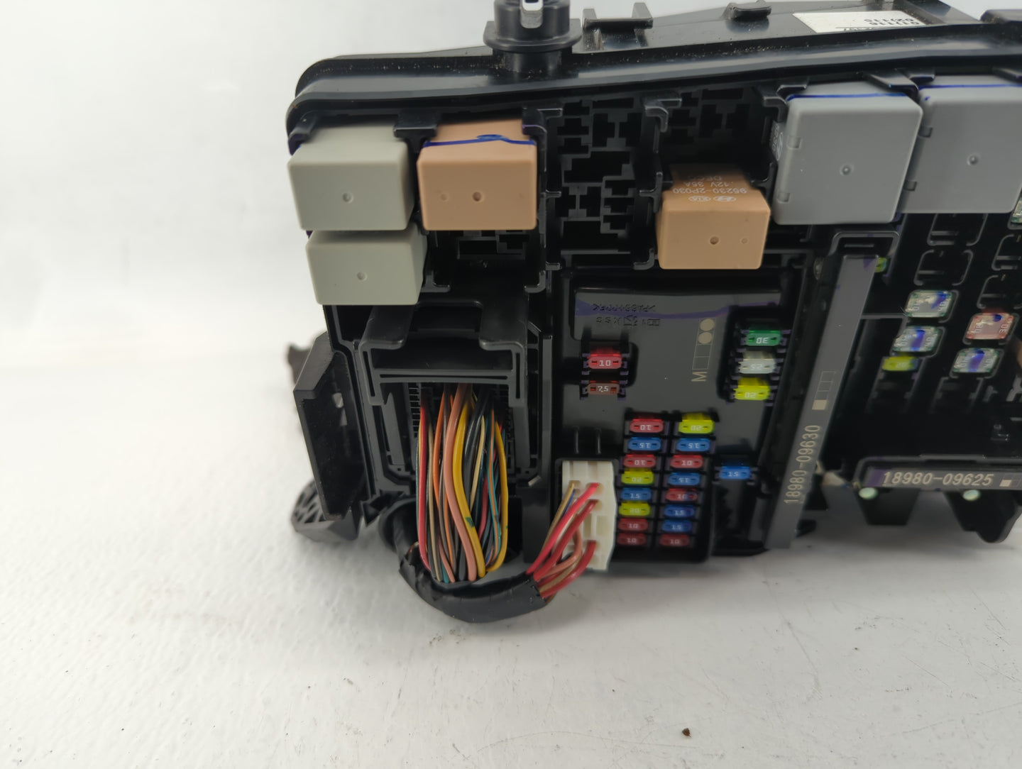 2019-2020 Hyundai Elantra Fusebox Fuse Box Panel Relay Module P/N:91210F3300AA Fits Fits 2019 2020 OEM Used Auto Parts - Oem