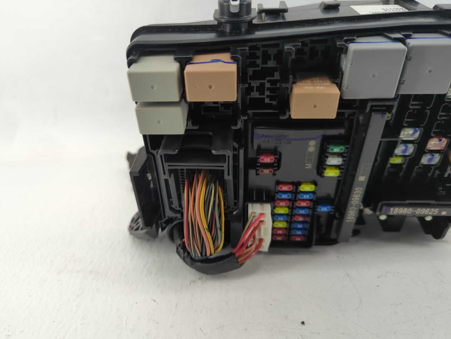 2019-2020 Hyundai Elantra Fusebox Fuse Box Panel Relay Module P/N:91210F3300AA Fits Fits 2019 2020 OEM Used Auto Parts - Oem