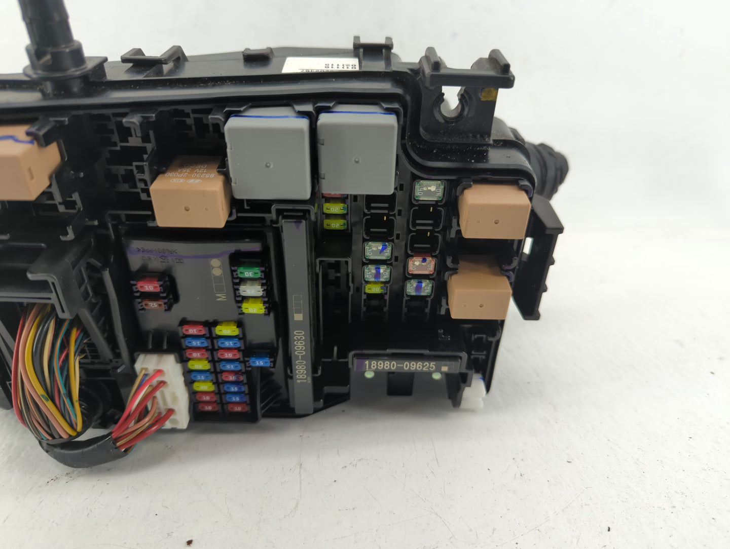 2019-2020 Hyundai Elantra Fusebox Fuse Box Panel Relay Module P/N:91210F3300AA Fits Fits 2019 2020 OEM Used Auto Parts - Oem