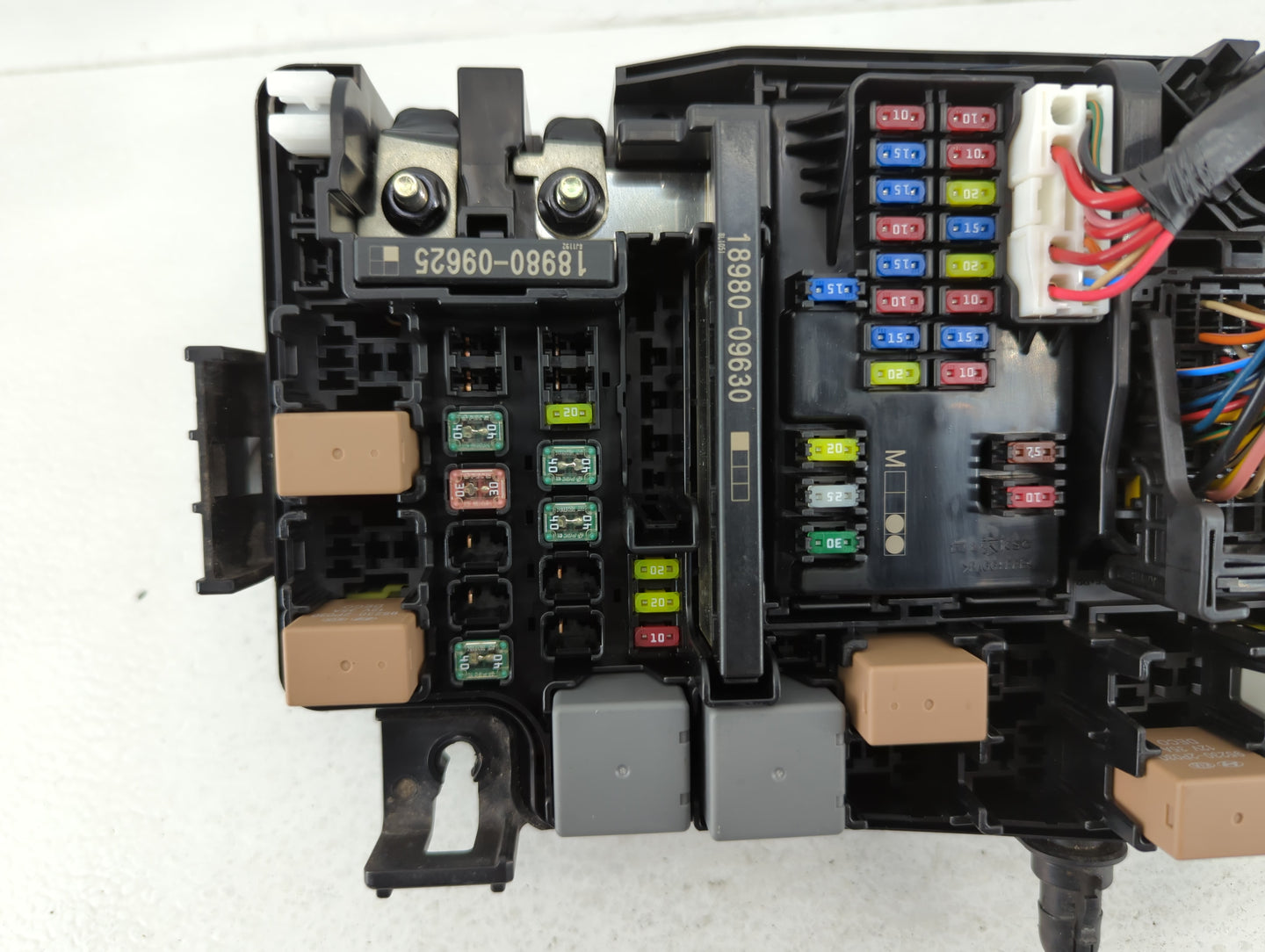 2019-2020 Hyundai Elantra Fusebox Fuse Box Panel Relay Module P/N:91260 F2300 Fits Fits 2019 2020 OEM Used Auto Parts - Oemu