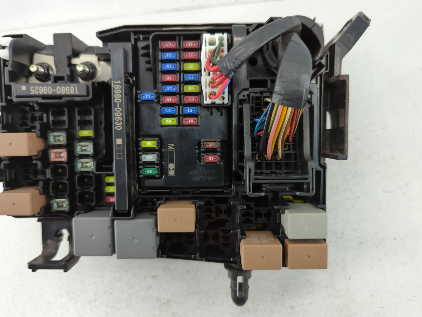 2019-2020 Hyundai Elantra Fusebox Fuse Box Panel Relay Module P/N:91260 F2300 Fits Fits 2019 2020 OEM Used Auto Parts - Oemu