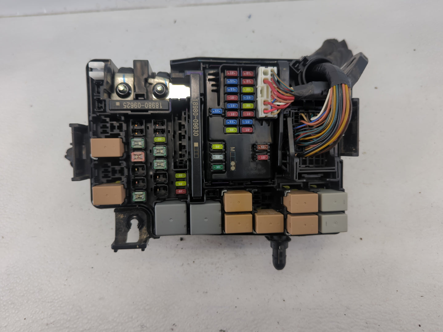 2019-2020 Hyundai Elantra Fusebox Fuse Box Panel Relay Module P/N:91956-F2025 Fits Fits 2019 2020 OEM Used Auto Parts - Oemu