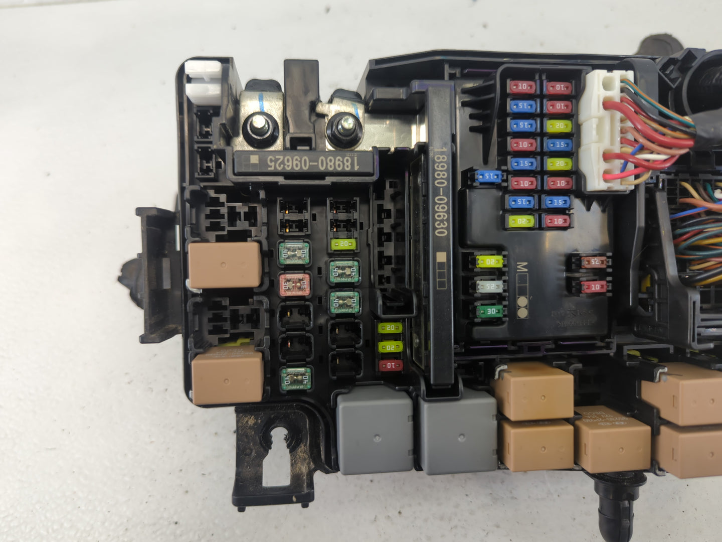 2019-2020 Hyundai Elantra Fusebox Fuse Box Panel Relay Module P/N:91956-F2025 Fits Fits 2019 2020 OEM Used Auto Parts - Oemu