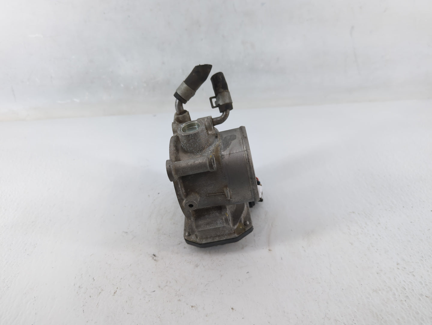 2011-2020 Hyundai Elantra Throttle Body P/N:35100-2B300 Fits Fits 2011 2012 2013 2014 2015 2016 2017 2018 2019 2020 2021 OEM
