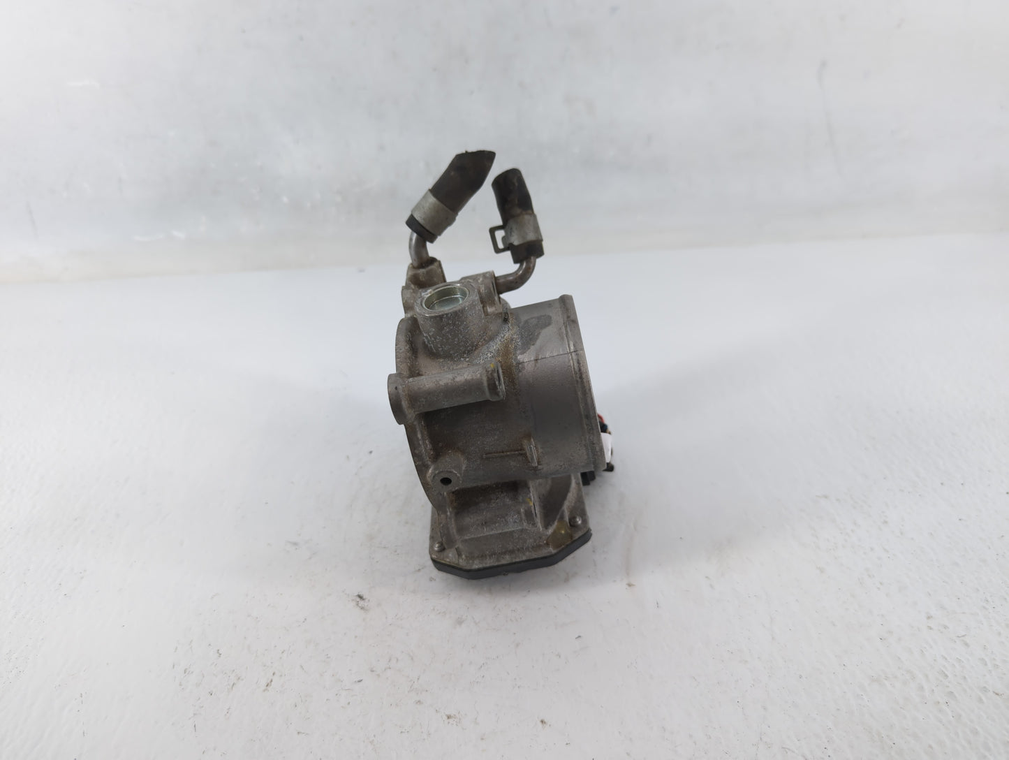 2011-2020 Hyundai Elantra Throttle Body P/N:35100-2B300 Fits Fits 2011 2012 2013 2014 2015 2016 2017 2018 2019 2020 2021 OEM