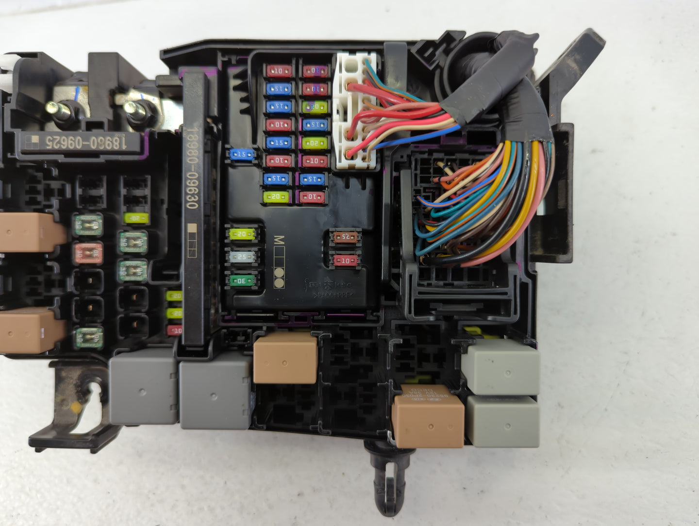 2019-2020 Hyundai Elantra Fusebox Fuse Box Panel Relay Module P/N:91956-F2025 Fits Fits 2019 2020 OEM Used Auto Parts - Oemu