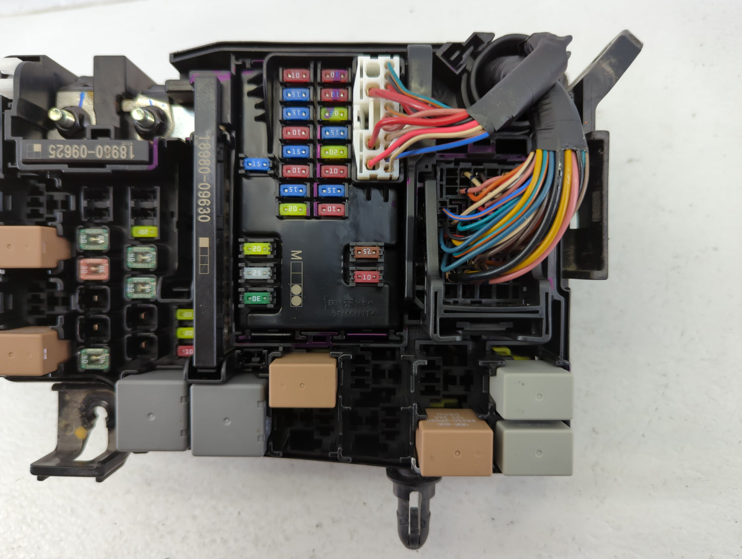 2019-2020 Hyundai Elantra Fusebox Fuse Box Panel Relay Module P/N:91956-F2025 Fits Fits 2019 2020 OEM Used Auto Parts - Oemu