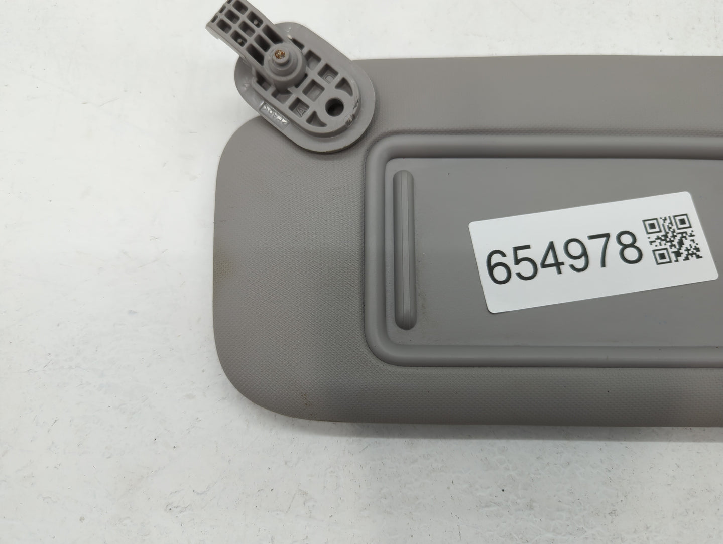 2017-2020 Hyundai Elantra Sun Visor Shade Replacement Passenger Right Mirror Fits Fits 2017 2018 2019 2020 OEM Used Auto Par