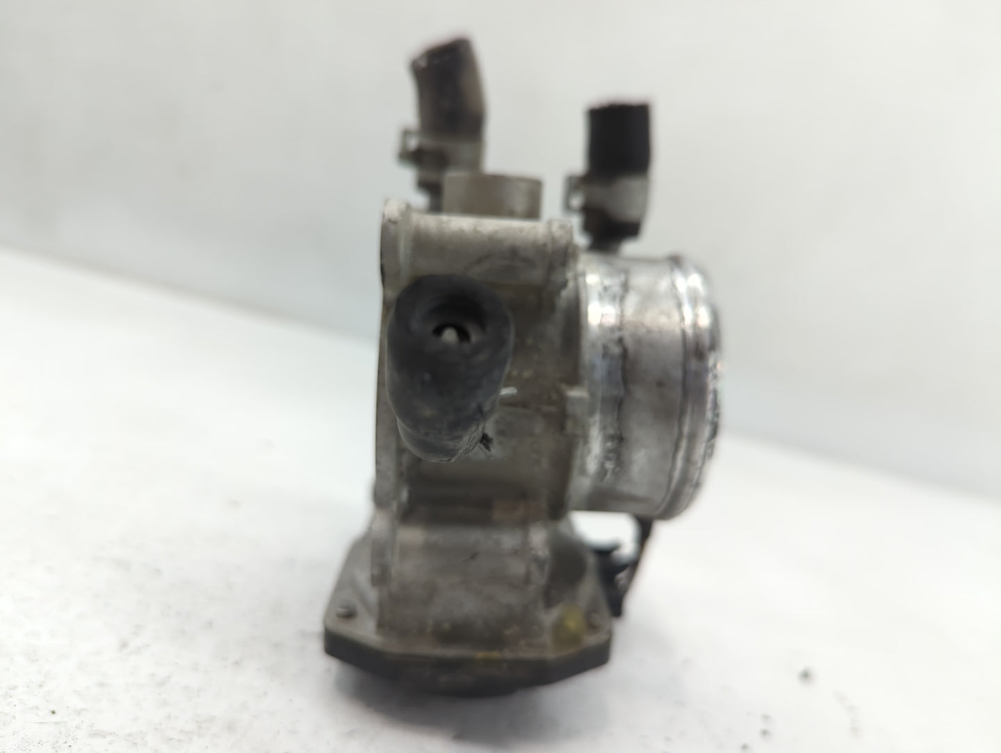 2017-2020 Hyundai Elantra Throttle Body P/N:35100-2B340 Fits Fits 2015 2016 2017 2018 2019 2020 2021 2022 OEM Used Auto Part