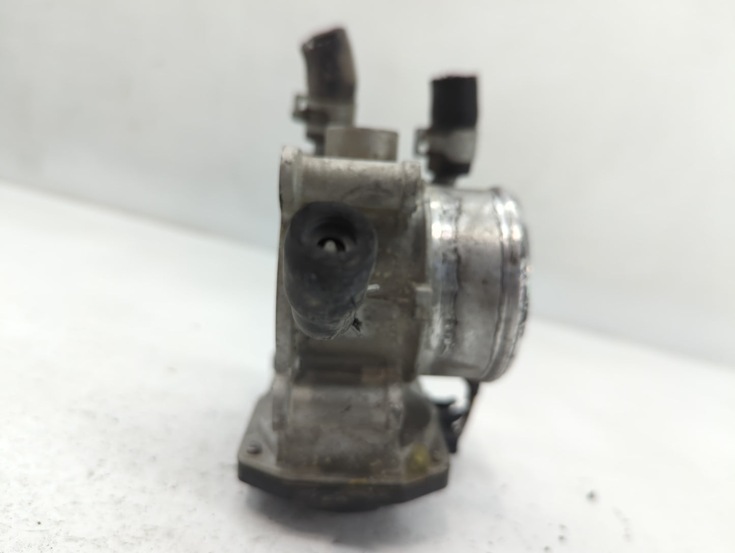 2017-2020 Hyundai Elantra Throttle Body P/N:35100-2B340 Fits Fits 2015 2016 2017 2018 2019 2020 2021 2022 OEM Used Auto Part